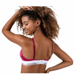 Unlined Triangle Red