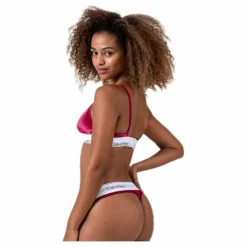 Unlined Triangle Red