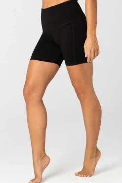 W Liquid Flow Shorts Black